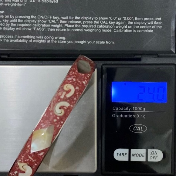 Vintage Unsigned Enamel Inlay Mother of Pearl and Shell Bangle Bracelet - Picture 13 of 13